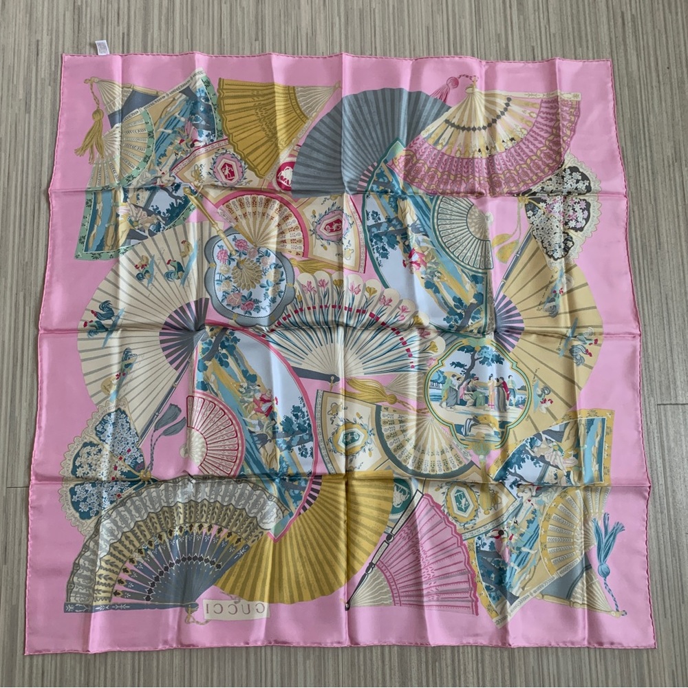 Authentic Gucci Vintage Scarf 90cm Pink Eastern Fans Excellent Condition Silk - Picture 8 of 8